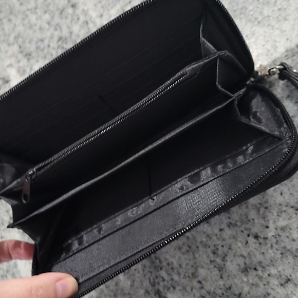 Black and White Lace Design Wristlet Wallet - Picture 4 of 8